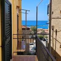 Casa indipendente con balcone terrazzino e garace