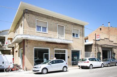 NEGOZIO A PORTO SAN GIORGIO