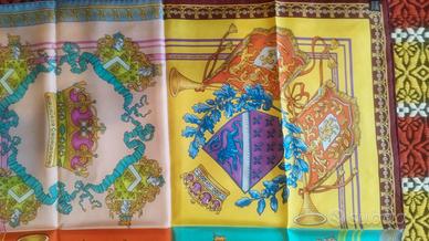 Foulard in seta VERSACE nuovo, mai usato