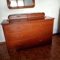 Comò, comodini, specchiera e abat- jour in omaggio