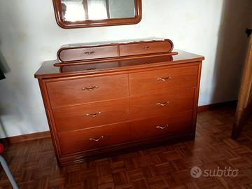 Comò, comodini, specchiera e abat- jour in omaggio