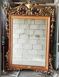 specchio con cornice dorata 130 x 92
