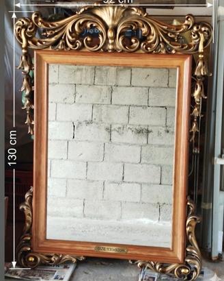 specchio con cornice dorata 130 x 92