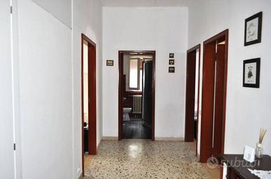 Appartamento di 180 m² con più di 5 locali e box a