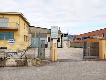 Immobile di 270 m² con 1 locale a Terni