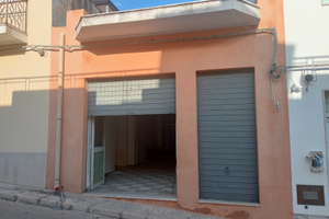Locale commerciale con annesso garage