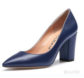 Decollete’ blu pelle