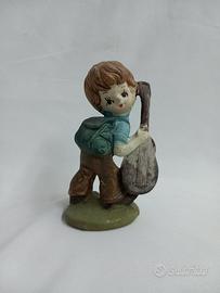 Statuetta bambino scout