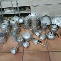 Oggetti vintage in alluminio per la cucina