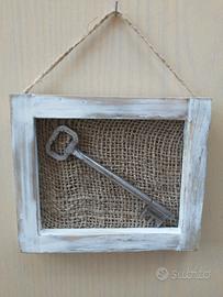 Quadro shiabby chic con chiave antica