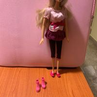 Barbie tanya con doppio set di scarpe