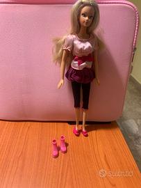 Barbie tanya con doppio set di scarpe