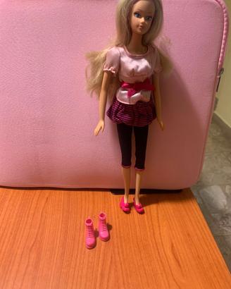Barbie tanya con doppio set di scarpe