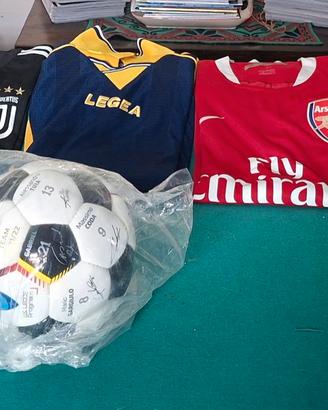 5 magliette - 1 parastinchi - un pallone da calcio