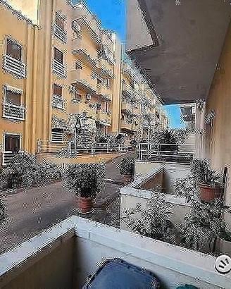 APPARTAMENTO con box auto di mq.30
