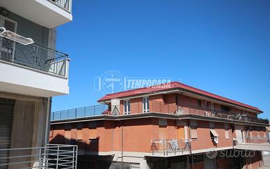 APPARTAMENTO CON AMPIO TERRAZZO TERRAZZO