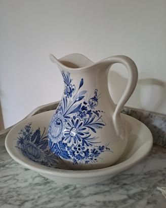 Brocca in ceramica completa di catino