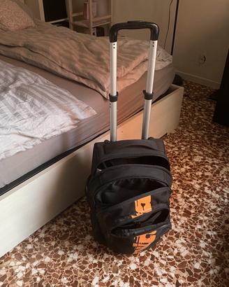 Zaino capiente scuola  Invicta con rotelle