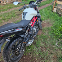 Moto Benelli modello BN302, 15,557 km