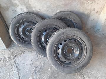 4 Gomme per inverno 175 / 65 R 14