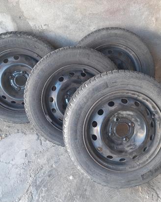 4 Gomme per inverno 175 / 65 R 14