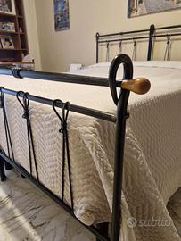 Due letti singoli in ferro battuto + due reti