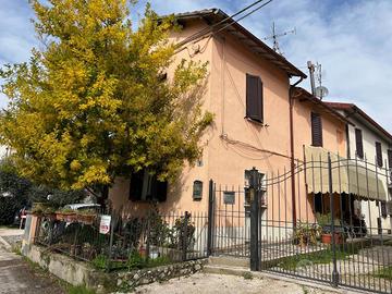 Casa indipendente di 89 m² con 3 locali a Spoleto