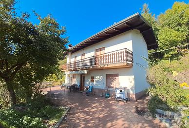 Casa indipendente con terreni