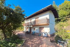 Casa indipendente con terreni