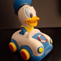 Disney Paperino in auto