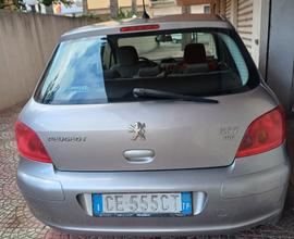 PEUGEOT 307 berlina 1.4 diesel con pochi km