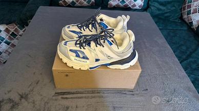 Panna e Blu Elettrico, Stile Techwear e Gorpcore
