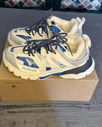 Panna e Blu Elettrico, Stile Techwear e Gorpcore