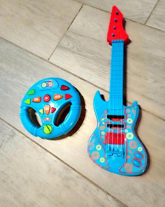 Musica giochino con tasti musicali e chitarrina.