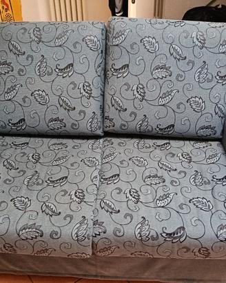 Divano 2 posti grigio con disegni floreali