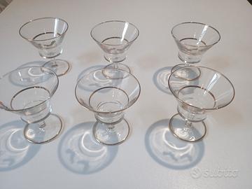 Set di coppe anni 50, triplo perfilo oro.