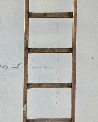 Scala a pioli in legno vintage