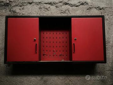 Pensile garage