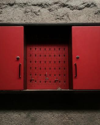 Pensile garage