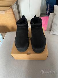 scarpe ugg  nere nuove