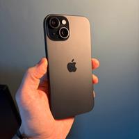 iPhone 15 100% batteria