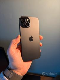iPhone 15 100% batteria