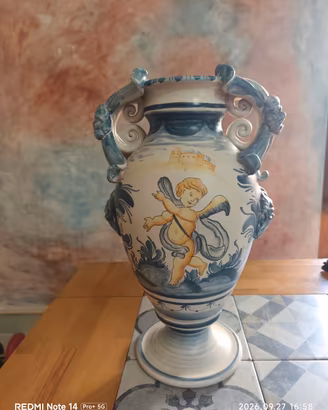 Anfora in maiolica 