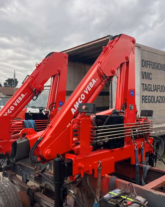 Gru Amco Veba 704