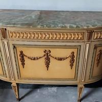 mobile antico con piano in onice 