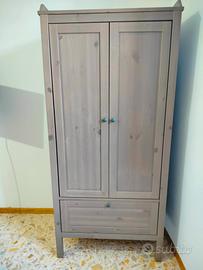 armadio di legno 