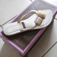 Infradito in vera pelle di colore bianco. Num 39