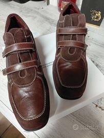 Scarpe donna nuove con strappo