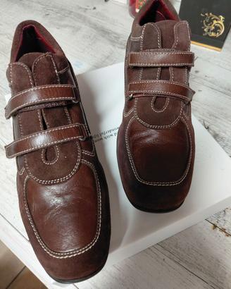 Scarpe donna nuove con strappo