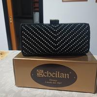 Pochette nera con strass della Sheilan